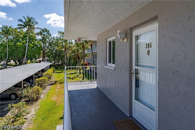5515 Rattlesnake Hammock Rd Unit 205