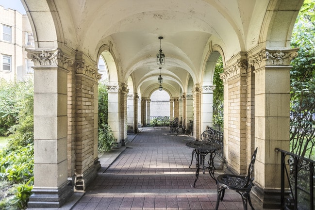 Photo - Archive: Wolcott Terrace - 5017 N Wolcott Ave