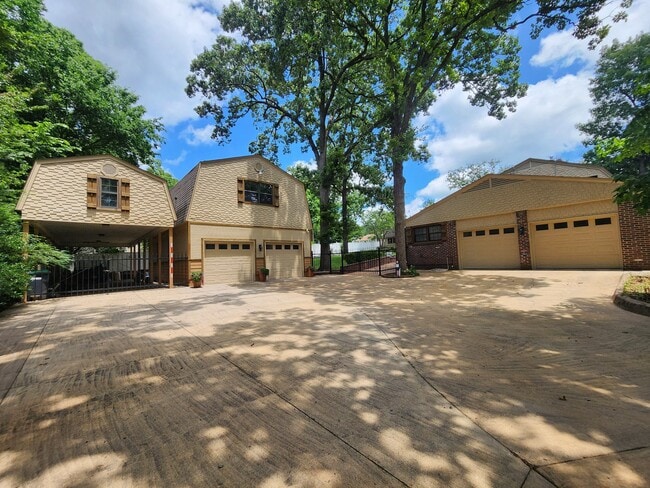 Photo - 425 E Seneca St