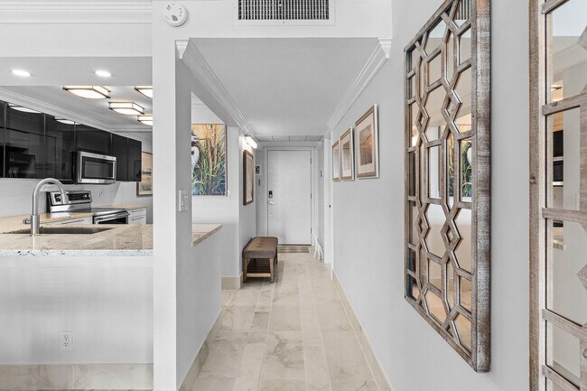 Photo - 14 Royal Palm Way Unidad 5010