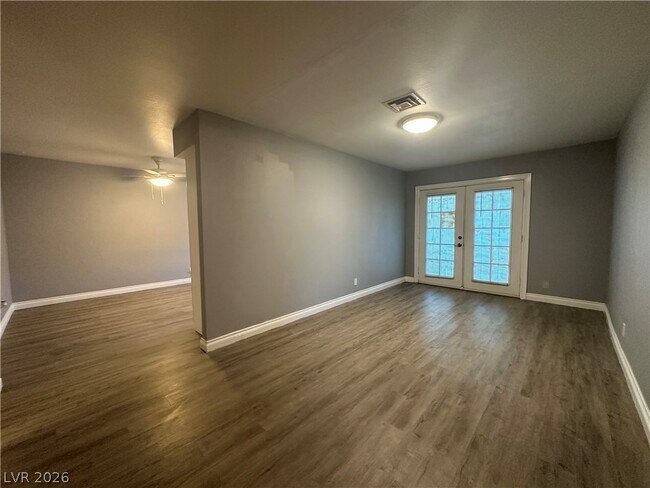 Photo - 3955 Redwood St