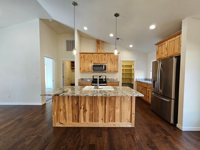 Photo - Newer Construction Close to Downtown Grants Pass