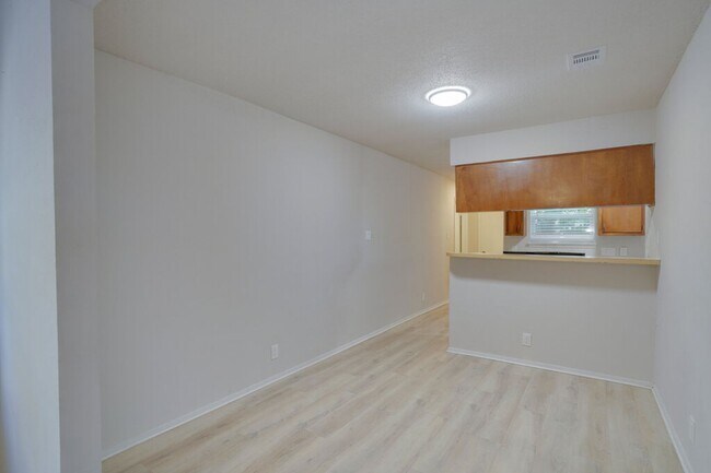 1206 Westcott Dr Unit #B