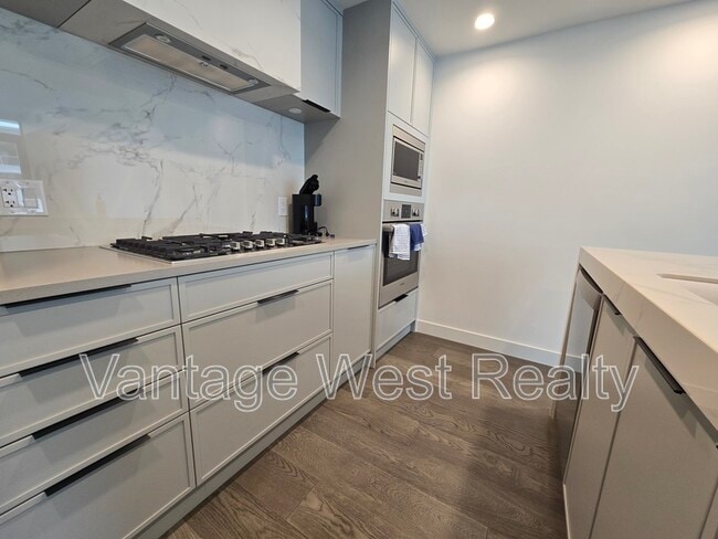 1201-3700 Capozzi Rd