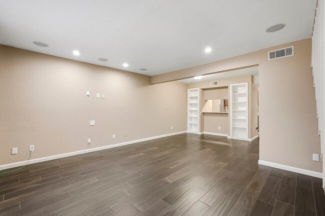 6111 Beverly Hill St Unit 28