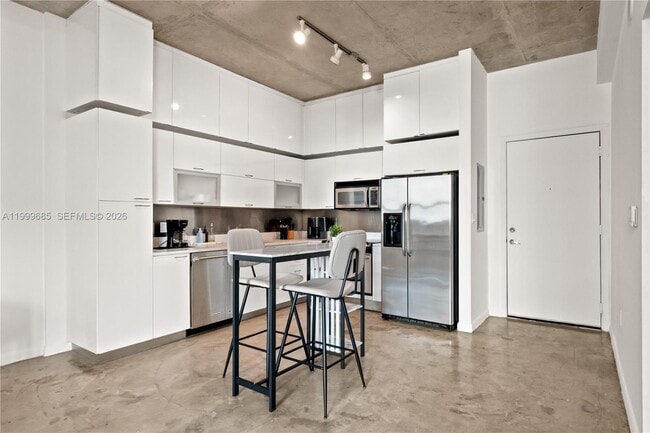 Photo - 234 NE 3rd St Unidad 1704