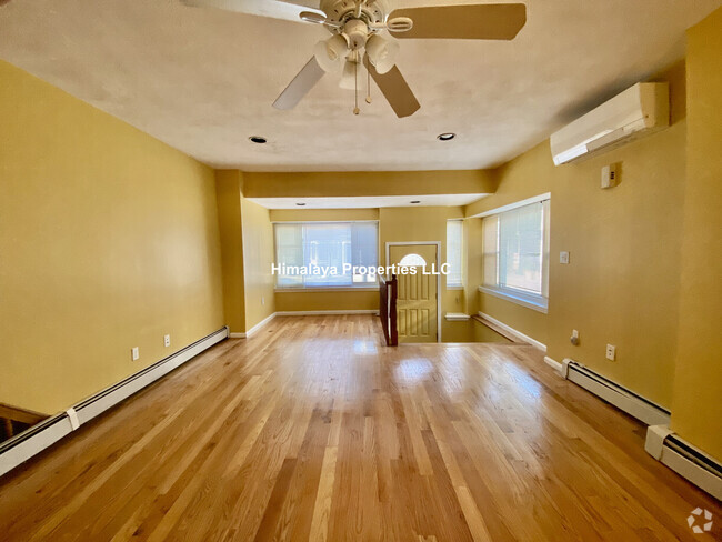 Building Photo - 250 Western Ave Unit 250 Rental