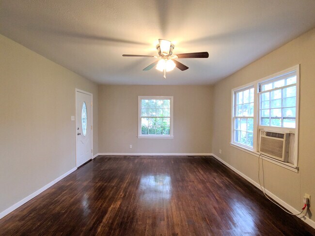 Photo - 128 7th Ave N