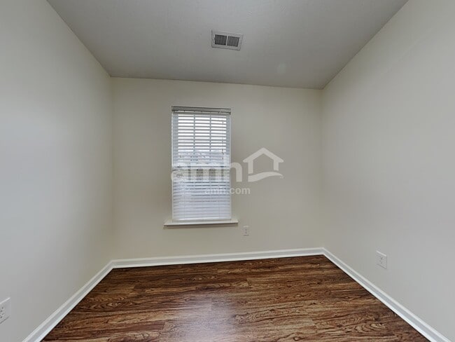 Photo - 219 Bellport Dr