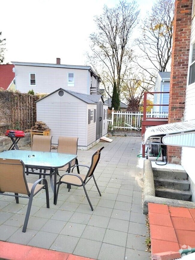 Building Photo - Perfect 2bed/1bath, backyard, parking avai... Rental