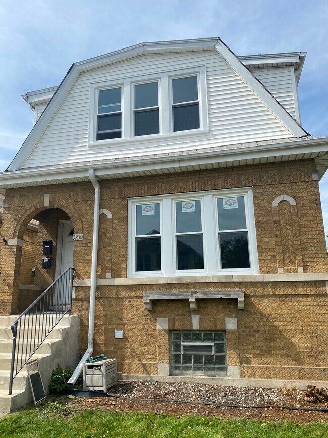 Exterior - 5230 W Winona St Apartments Unit 1