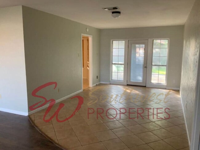 Photo - Spacious 3 bedroom 2 bath with lots of parking!