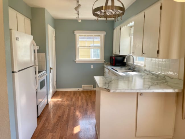 Photo - 778 4th Ave W