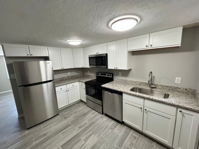 Photo - 817 Rosalia Dr
