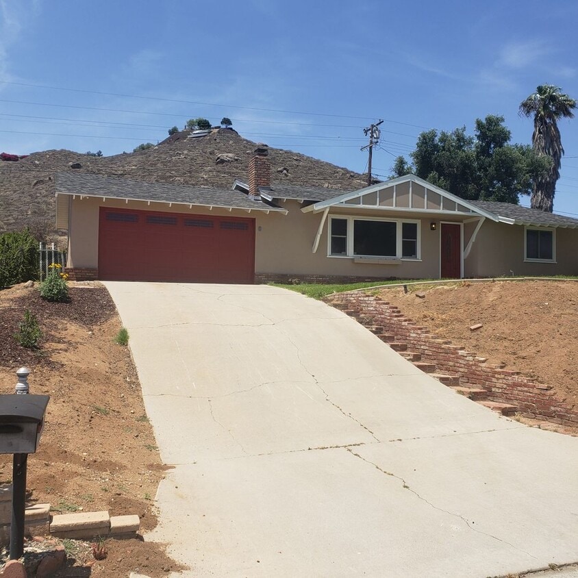 Photo - Beautiful Modern Home- 7329 Sebastian Ave