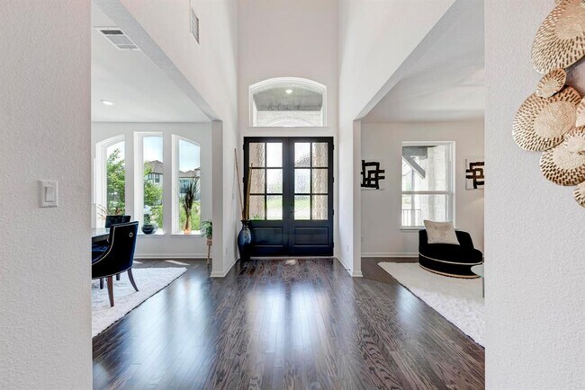 Photo - 5028 Olimpico Wy