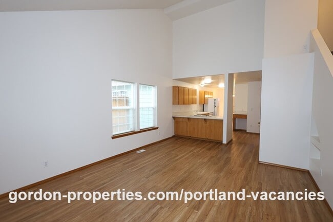 Photo - SE Knapp Circle - 3 bedroom duplex with attached single car garage Unidad 10736