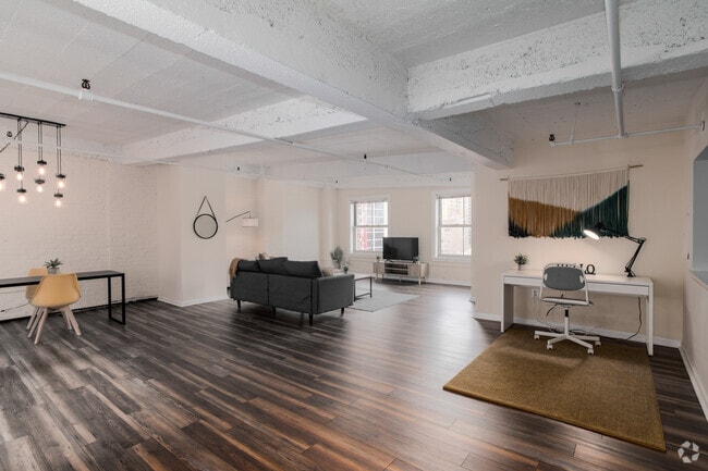 Studio, 1BA - 950SF - Living Area