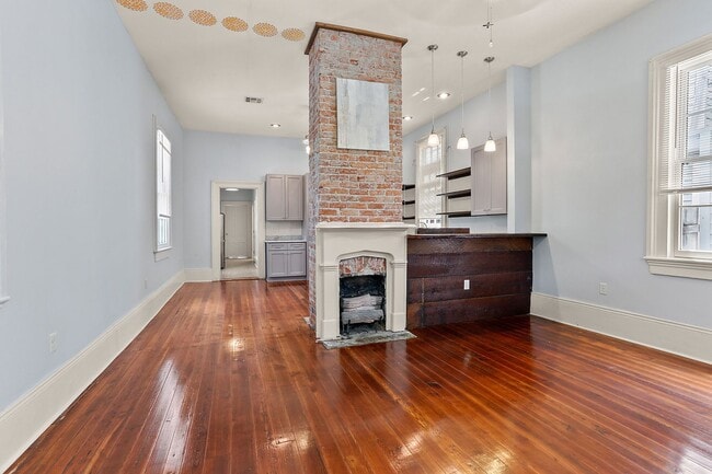 Photo - Charming New Orleans Shotgun with Historic...