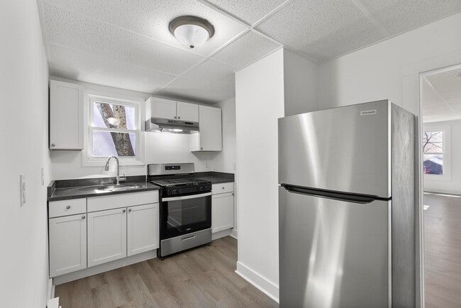 Building Photo - 77 Bellevue Ave Unit 3.