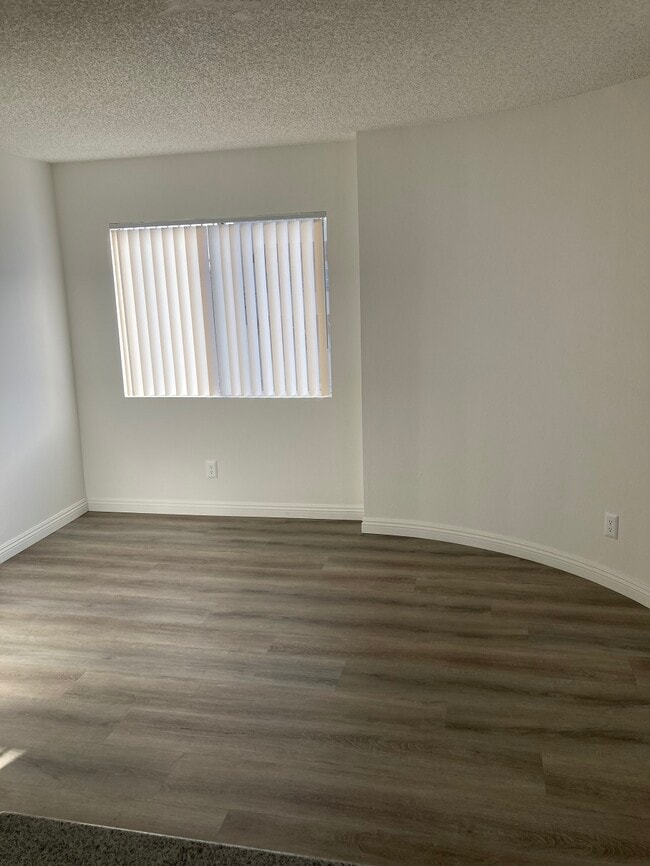Building Photo - 2041 S Pacific Ave Unit 16 Rental