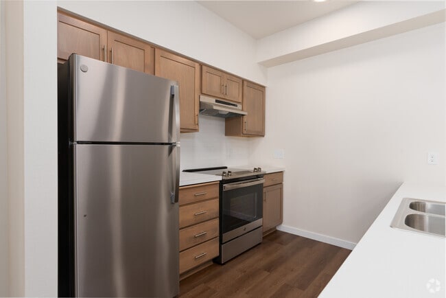 1BR, 1BA - 935SF - Kitchen - Black Iron Apartments