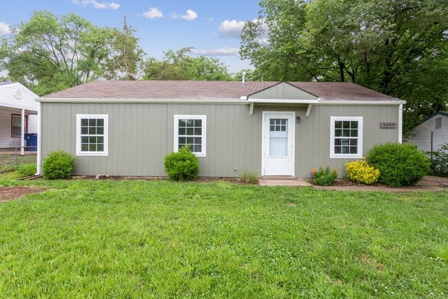 Building Photo - 6543 N East Park View St