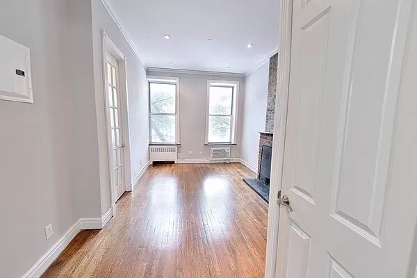Building Photo - 564 Hudson St Rental