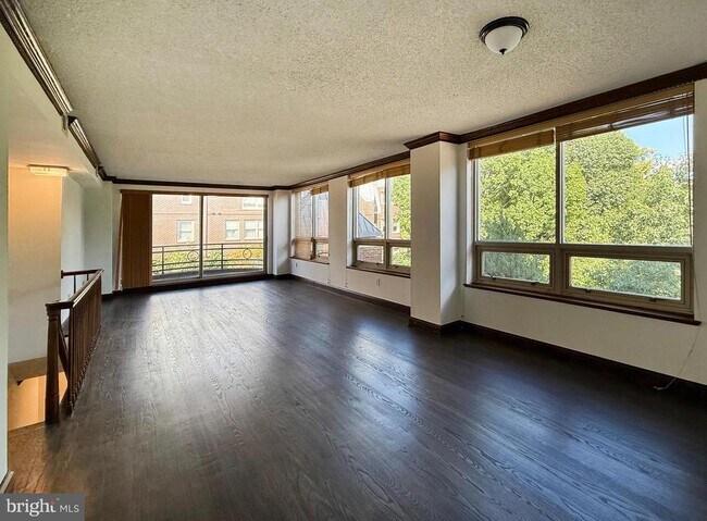 Photo - 2731 M St NW Unidad 2731