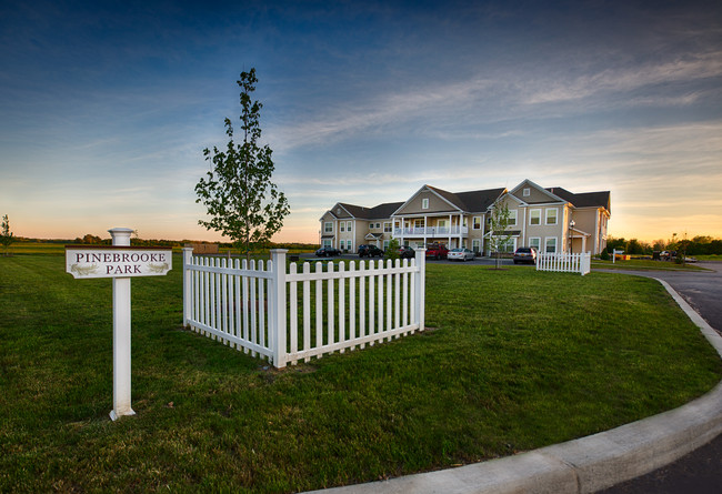 Pinebrooke Apartments - Pinebrooke Apartments