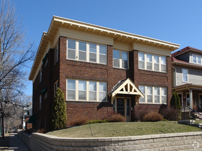 Photo - 1899 Selby Ave