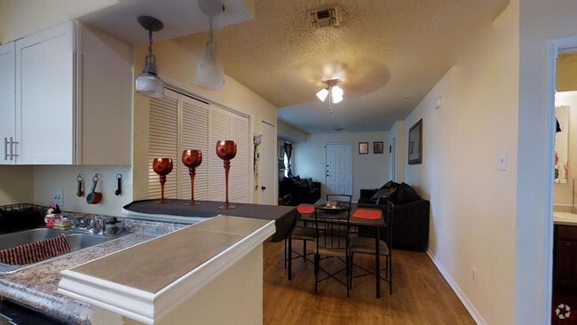 2 BR, 1 BA - 822 SF