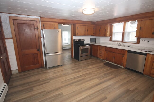 Building Photo - 43 Congregational St Unit 1