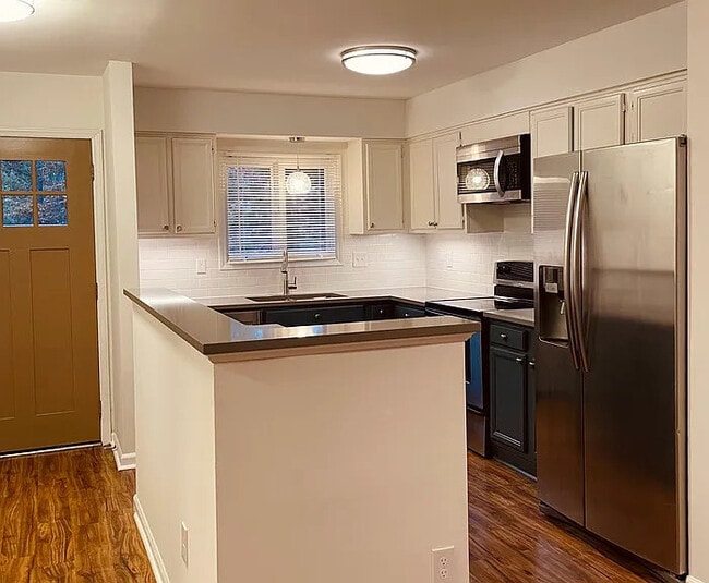 Photo - Raleigh Townhouse on Kentwood Park w/ fenced yard