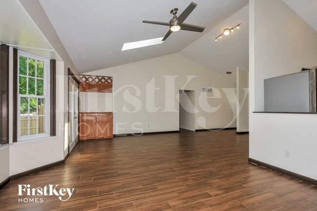 Photo - 202 Barrington Dr