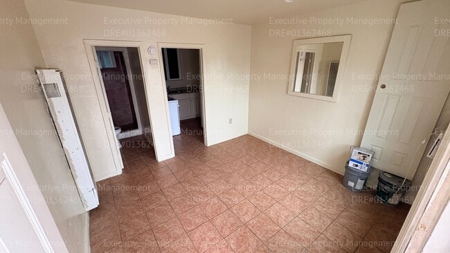 Photo - 105 E 8th St Unit B