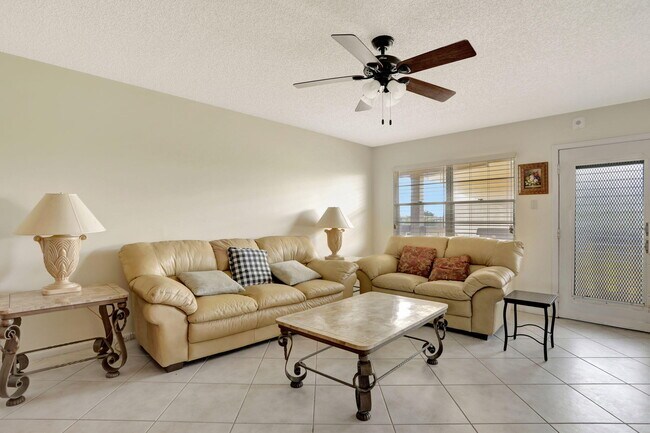 Photo - 1903 Bermuda Cir Unit B4