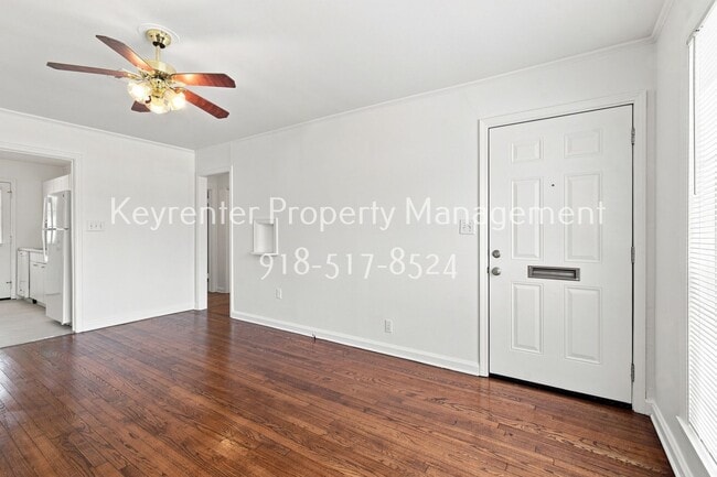 Photo - 931 E 37th Pl