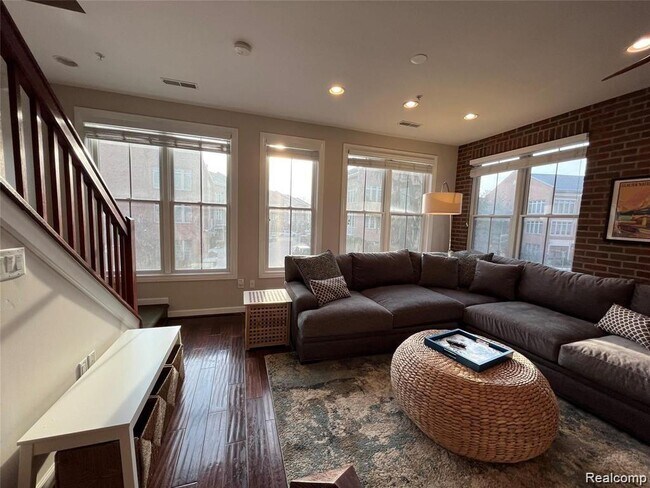 Photo - 519 Lewis St