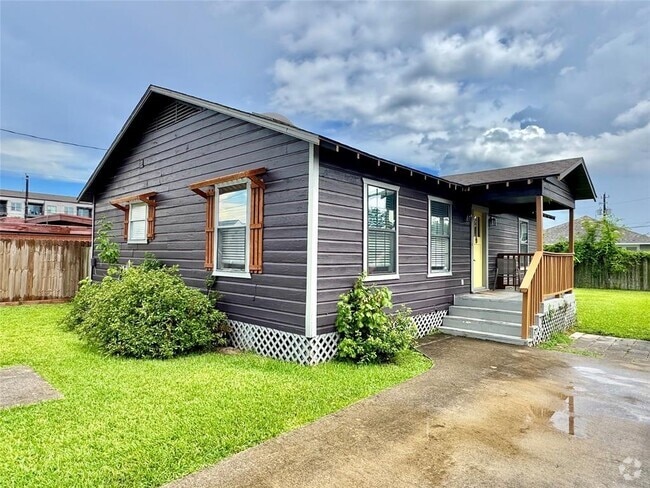 Building Photo - 811 Adele St Rental