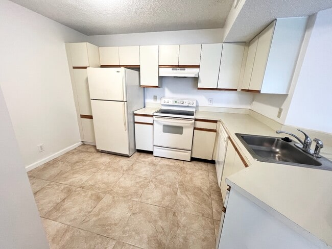 Building Photo - 8977 Wiles Rd Rental