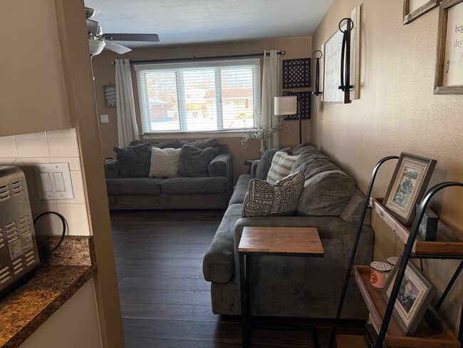 Photo - 5212 Melvina St