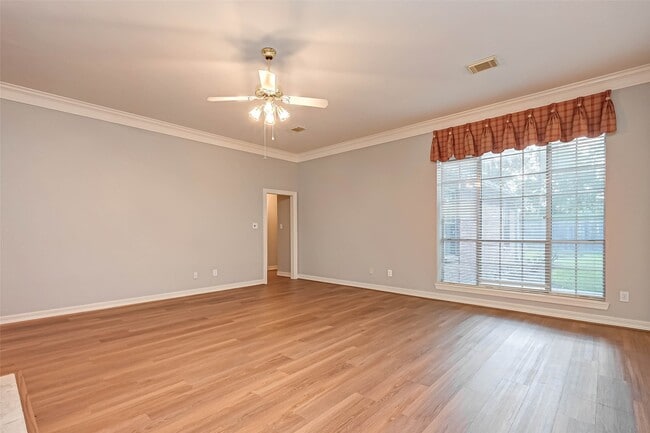 Photo - 4502 Devonshire St