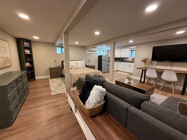 Building Photo - 4004 NW Columbia St