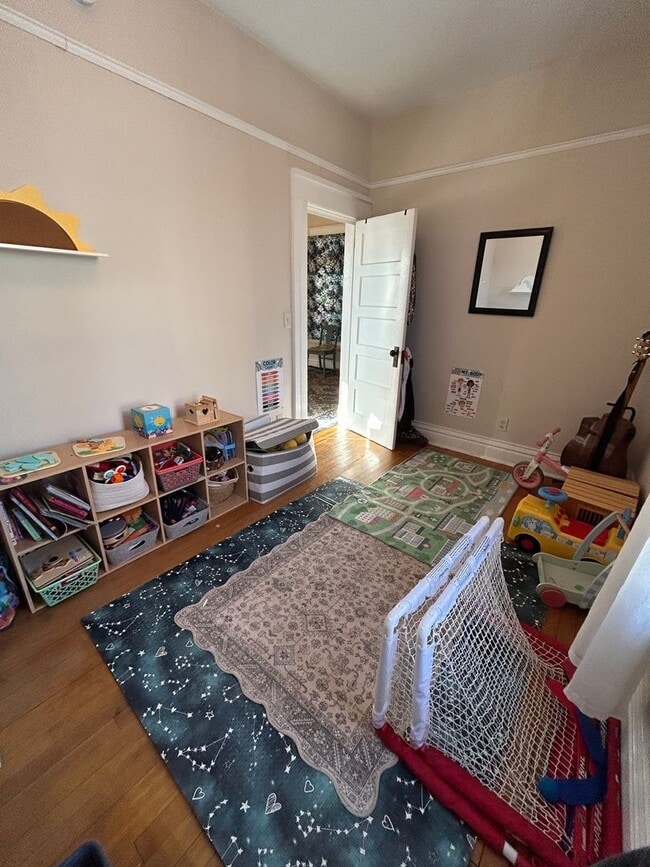 Photo - 424 E 10th St