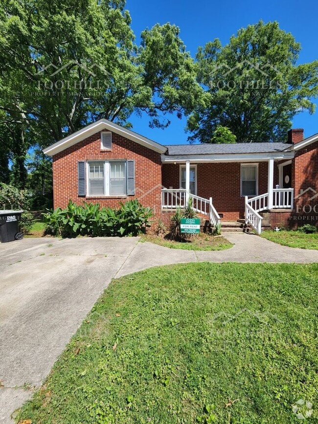 Building Photo - Cozy 1 Bed Duplex with Original Hardwood F... Rental