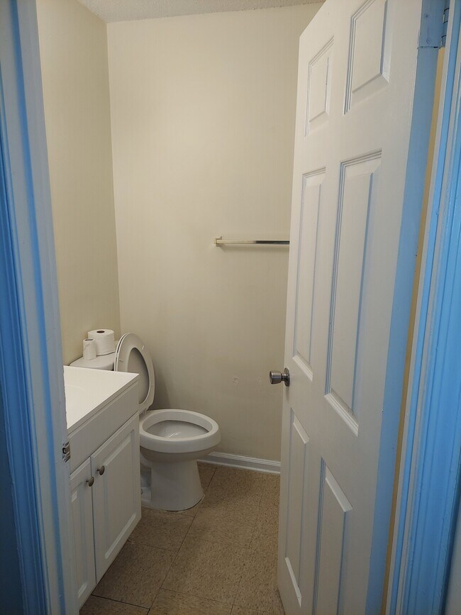 Photo - Colonial Manor