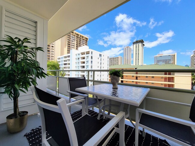 Building Photo - AVAILIBLE NOW | One Bedroom, One Bathroom ... Unit 704 Rental