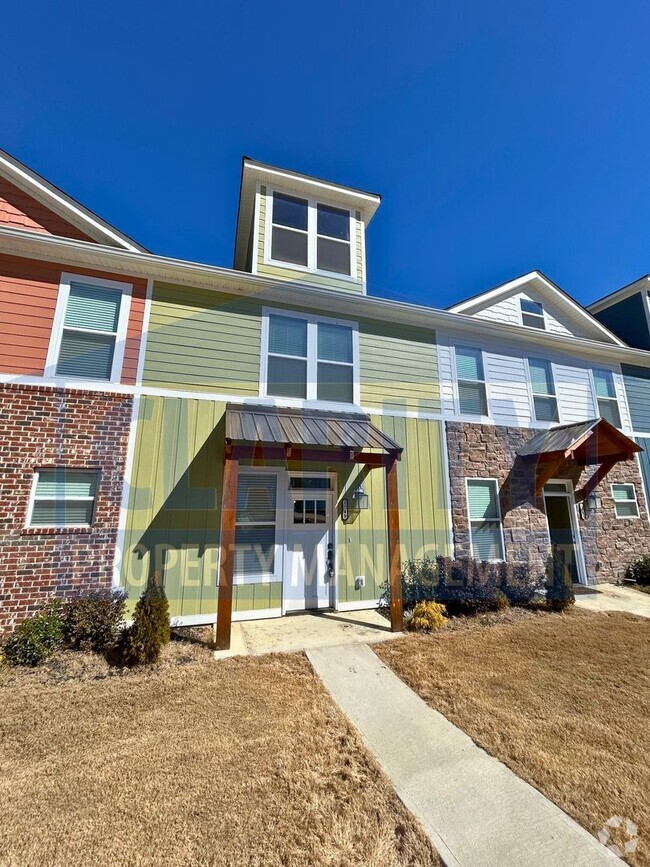 Building Photo - Beautiful three bedroom townhome!