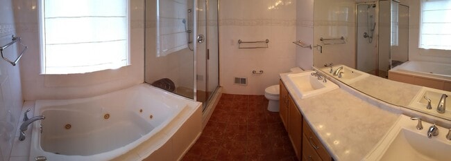 Photo - Spacious 3 bedroom 2.5 bath in Squirrel Hill!
